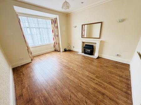 2 bedroom Flat to let in Shirley Road, Acocks Green, Birmingham, B27