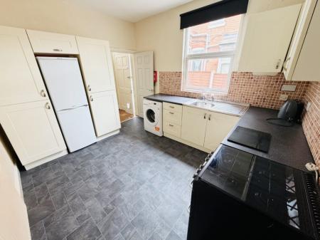 2 bedroom Flat to let in Shirley Road, Acocks Green, Birmingham, B27