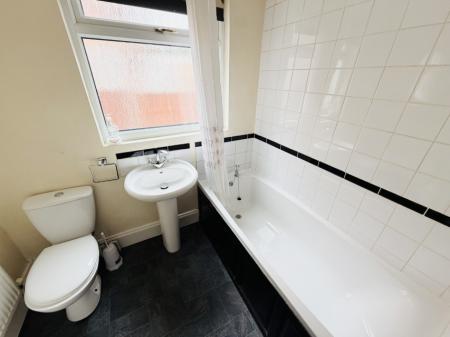 2 bedroom Flat to let in Shirley Road, Acocks Green, Birmingham, B27