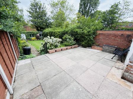 2 bedroom Flat to let in Shirley Road, Acocks Green, Birmingham, B27