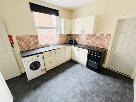 2 bedroom Flat to let in Shirley Road, Acocks Green, Birmingham, B27
