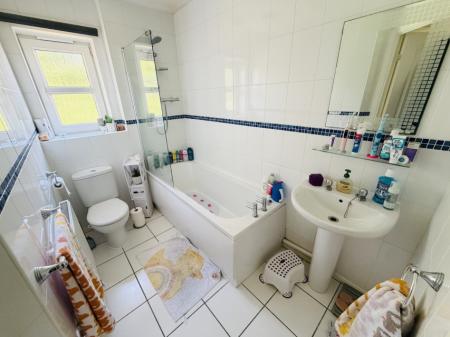 2 bedroom Flat to let in Starley Court, Acocks Green, Birmingham, B27