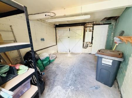 3 bedroom Semi-detached house to let in School Road, Hall Green, Birmingham, B28