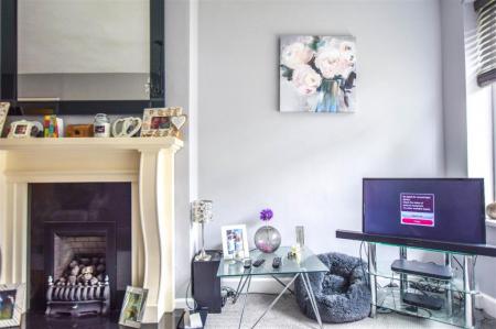 2 bedroom Maisonette to let in Featherstone Close, Shirley, Solihull, B90
