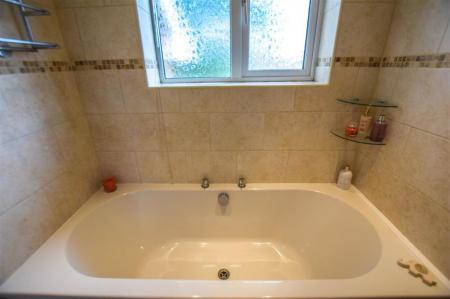 2 bedroom Maisonette to let in Featherstone Close, Shirley, Solihull, B90