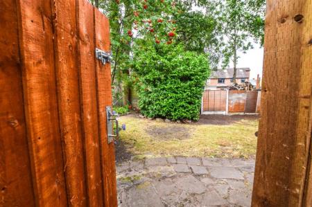 2 bedroom Maisonette to let in Featherstone Close, Shirley, Solihull, B90