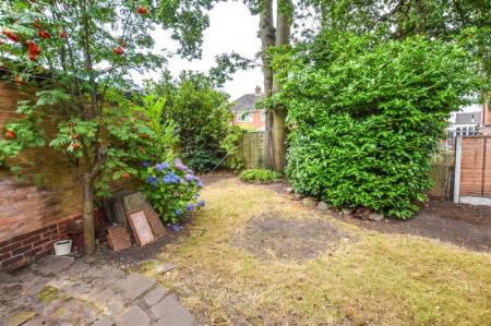 2 bedroom Maisonette to let in Featherstone Close, Shirley, Solihull, B90
