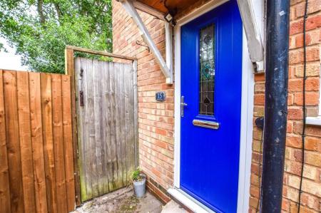 2 bedroom Maisonette to let in Featherstone Close, Shirley, Solihull, B90