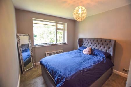 2 bedroom Maisonette to let in Featherstone Close, Shirley, Solihull, B90