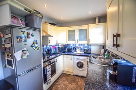 2 bedroom Maisonette to let in Featherstone Close, Shirley, Solihull, B90