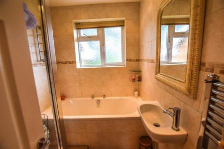 2 bedroom Maisonette to let in Featherstone Close, Shirley, Solihull, B90