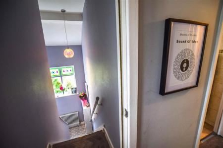 2 bedroom Maisonette to let in Featherstone Close, Shirley, Solihull, B90
