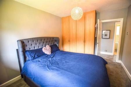 2 bedroom Maisonette to let in Featherstone Close, Shirley, Solihull, B90