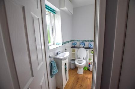 2 bedroom Maisonette to let in Featherstone Close, Shirley, Solihull, B90