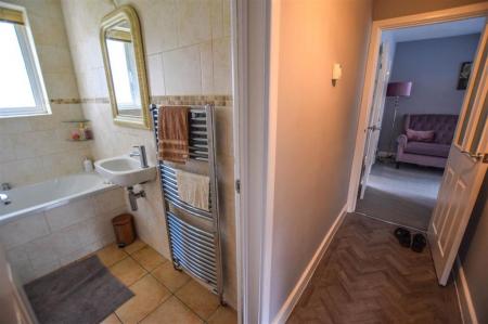 2 bedroom Maisonette to let in Featherstone Close, Shirley, Solihull, B90