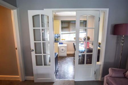2 bedroom Maisonette to let in Featherstone Close, Shirley, Solihull, B90