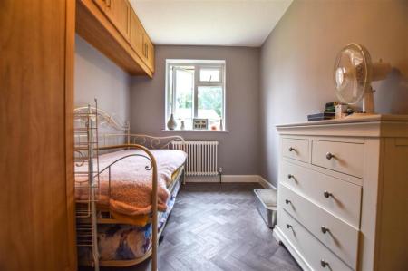 2 bedroom Maisonette to let in Featherstone Close, Shirley, Solihull, B90