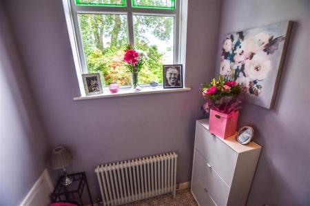 2 bedroom Maisonette to let in Featherstone Close, Shirley, Solihull, B90
