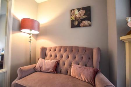 2 bedroom Maisonette to let in Featherstone Close, Shirley, Solihull, B90