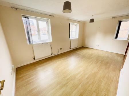 2 bedroom Flat to let in Rumbush Lane, Dickens Heath, Solihull, B90