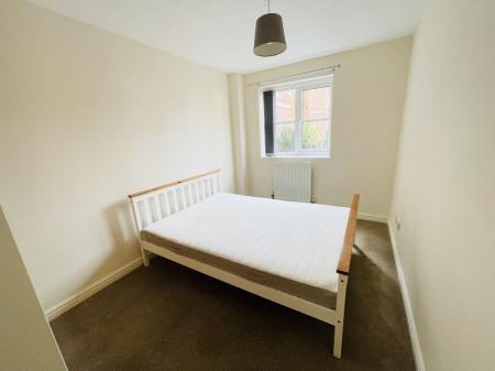 2 bedroom Flat to let in Rumbush Lane, Dickens Heath, Solihull, B90