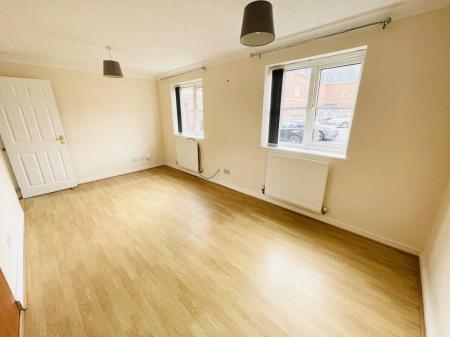 2 bedroom Flat to let in Rumbush Lane, Dickens Heath, Solihull, B90