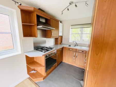 2 bedroom Flat to let in Rumbush Lane, Dickens Heath, Solihull, B90