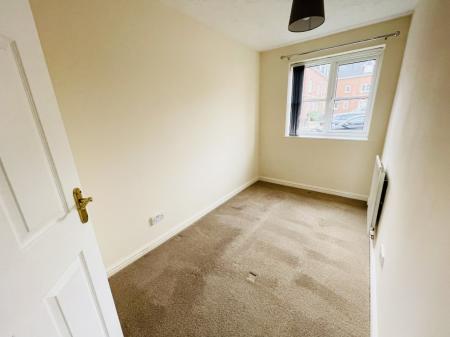 2 bedroom Flat to let in Rumbush Lane, Dickens Heath, Solihull, B90