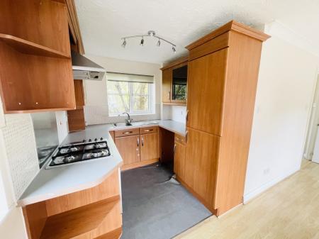 2 bedroom Flat to let in Rumbush Lane, Dickens Heath, Solihull, B90
