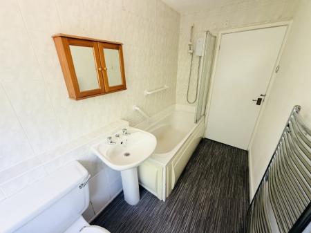 2 bedroom Maisonette to let in Nethercote Gardens, Shirley, Solihull, B90