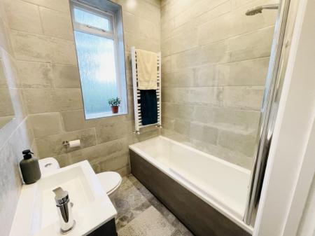 1 bedroom Flat to let in Kineton Green Road, Solihull, B92