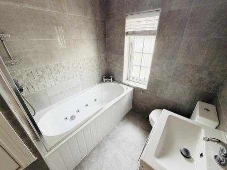 4 bedroom Semi-detached house to let in Ralph Road, Shirley, Solihull, B90
