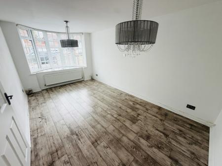 4 bedroom Semi-detached house to let in Ralph Road, Shirley, Solihull, B90