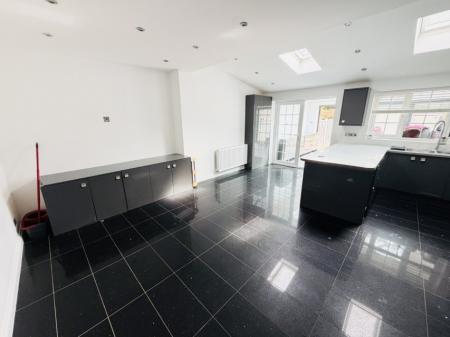 4 bedroom Semi-detached house to let in Ralph Road, Shirley, Solihull, B90