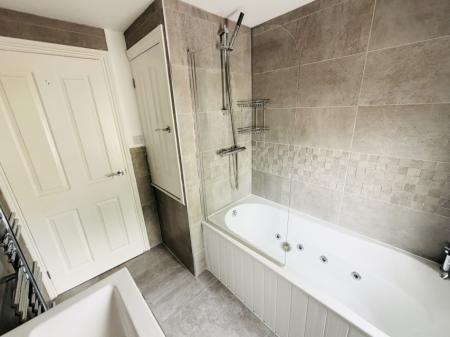 4 bedroom Semi-detached house to let in Ralph Road, Shirley, Solihull, B90