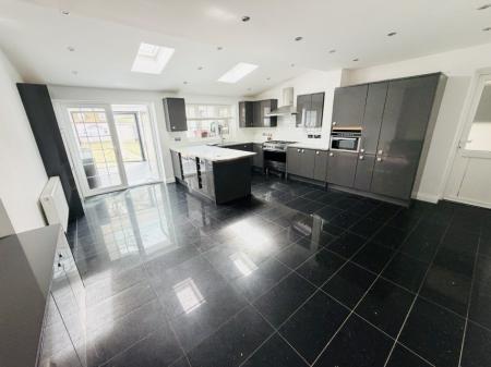 4 bedroom Semi-detached house to let in Ralph Road, Shirley, Solihull, B90