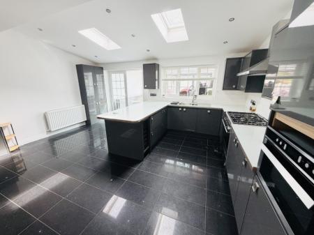 4 bedroom Semi-detached house to let in Ralph Road, Shirley, Solihull, B90