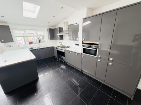 4 bedroom Semi-detached house to let in Ralph Road, Shirley, Solihull, B90
