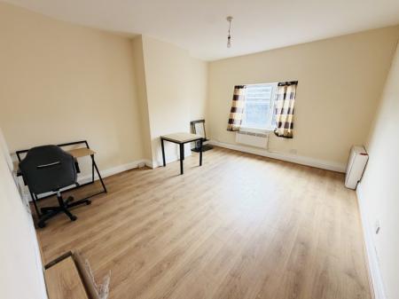 1 bedroom Flat to let in Silver Street, Kings Heath, Birmingham, B14