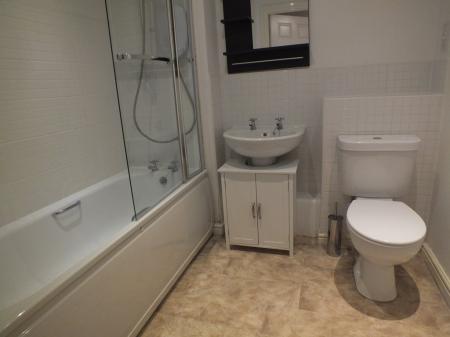 2 bedroom Flat to let in Masons Close, Olton, Solihull, B92