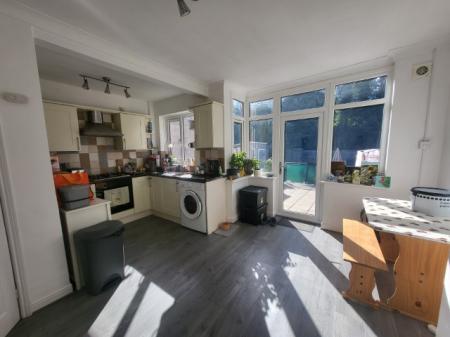 3 bedroom Semi-detached house to let in Acheson Road, Shirley, Solihull, B90