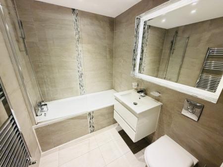 2 bedroom Apartment to let in Union Road, Solihull, B91