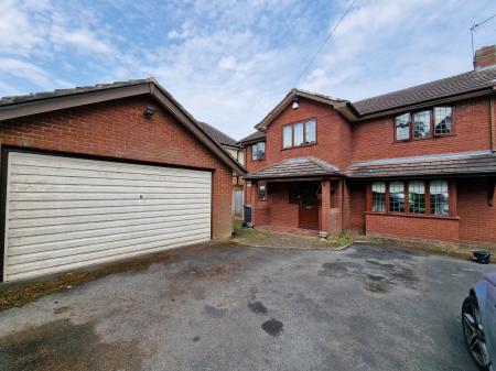 4 bedroom Detached house for sale in Keepers Lane, Codsall, WV8