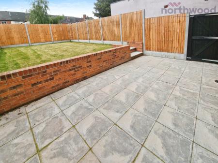 4 bedroom Semi-detached house to let in Haden Hill, Compton, Wolverhampton, WV3