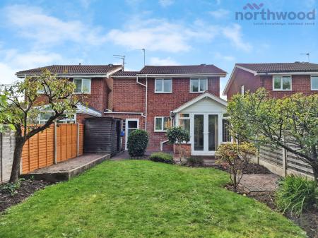 3 bedroom Link detached house to let in St. Andrews Drive, Perton, WV6