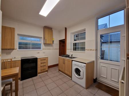 1 bedroom Flat to let in Poplar Road, Penn Fields, Wolverhampton, WV3