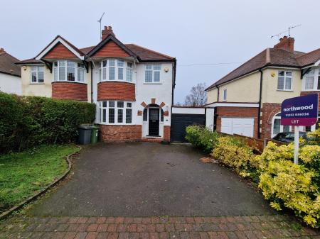 3 bedroom Semi-detached house to let in Links Road, Lower Penn, WV4