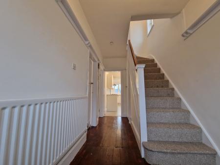 3 bedroom Semi-detached house to let in Links Road, Lower Penn, WV4
