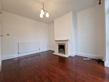 3 bedroom Semi-detached house to let in Links Road, Lower Penn, WV4