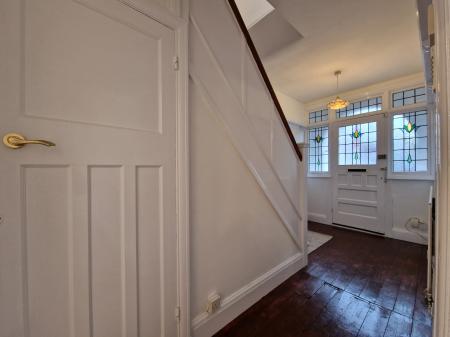 3 bedroom Semi-detached house to let in Links Road, Lower Penn, WV4